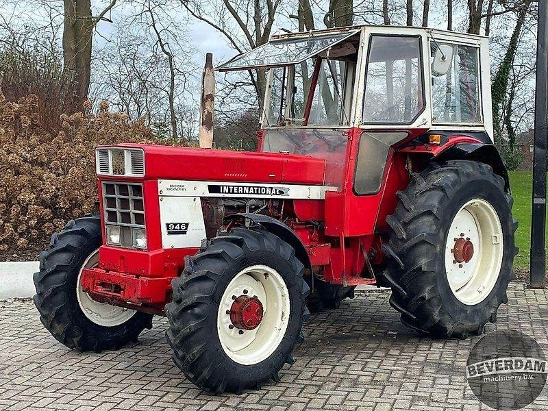 Case IH 946 - Трактор: фото 1 Case IH 946 - Трактор: фото 1