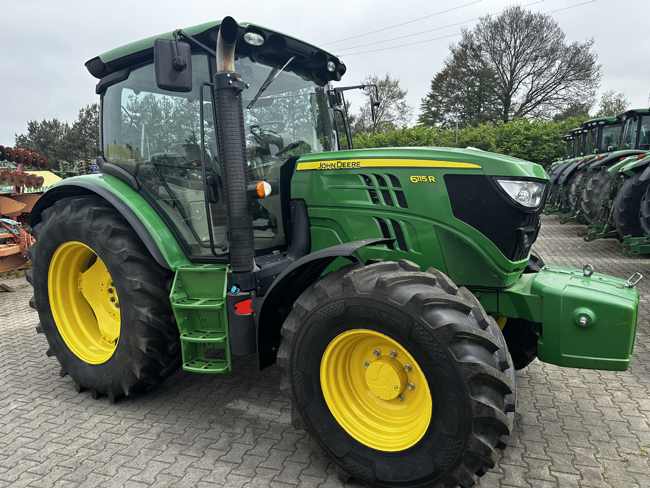 John Deere 6115R - Трактор: фото 1