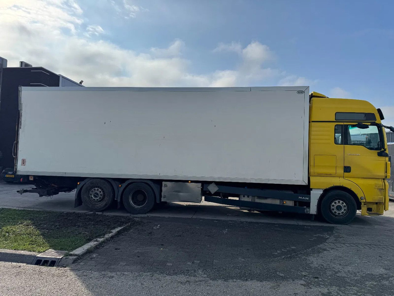 MAN TGX 26.360 6X2 - EURO 5 + ZEPRO LIFT + LIFT/STEE - Грузовик с закрытым кузовом: фото 4 MAN TGX 26.360 6X2 - EURO 5 + ZEPRO LIFT + LIFT/STEE - Грузовик с закрытым кузовом: фото 4