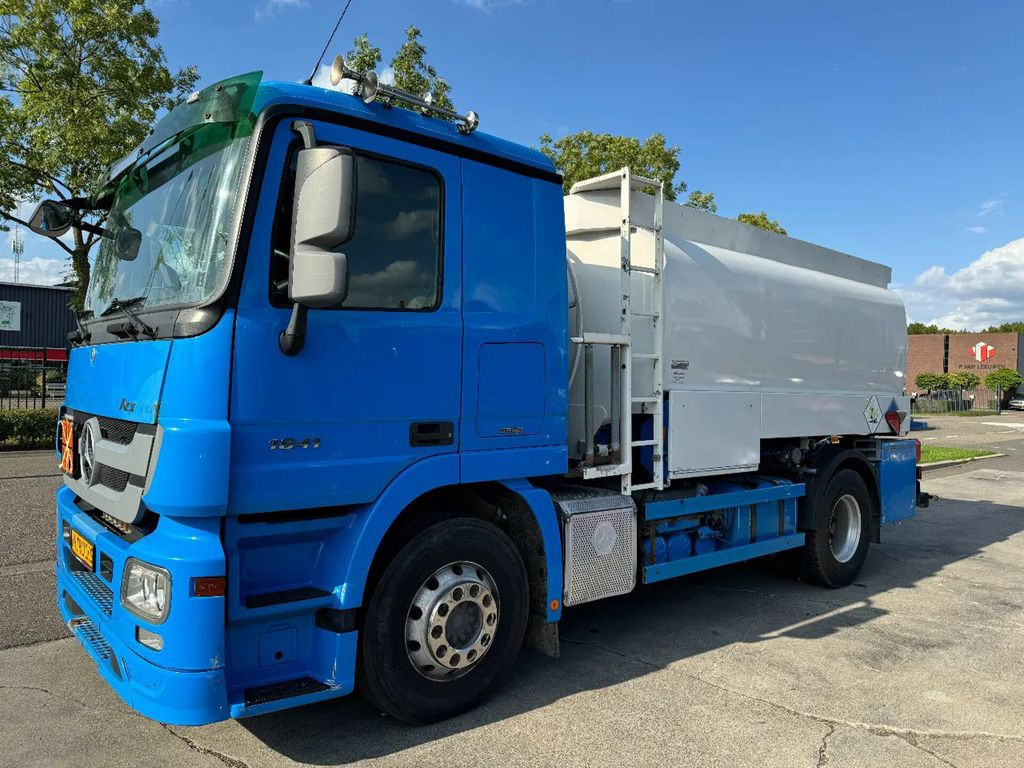 Mercedes-Benz Actros 1841 4X2 - EURO 5 + 2 CHAMBER - Грузовик-цистерна: фото 1 Mercedes-Benz Actros 1841 4X2 - EURO 5 + 2 CHAMBER - Грузовик-цистерна: фото 1
