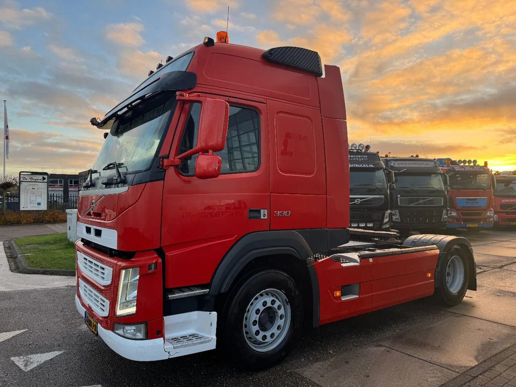 Volvo FM 330 4X2 - EURO 6 + AUTOMATIC + SKIRTS - Тягач: фото 1 Volvo FM 330 4X2 - EURO 6 + AUTOMATIC + SKIRTS - Тягач: фото 1