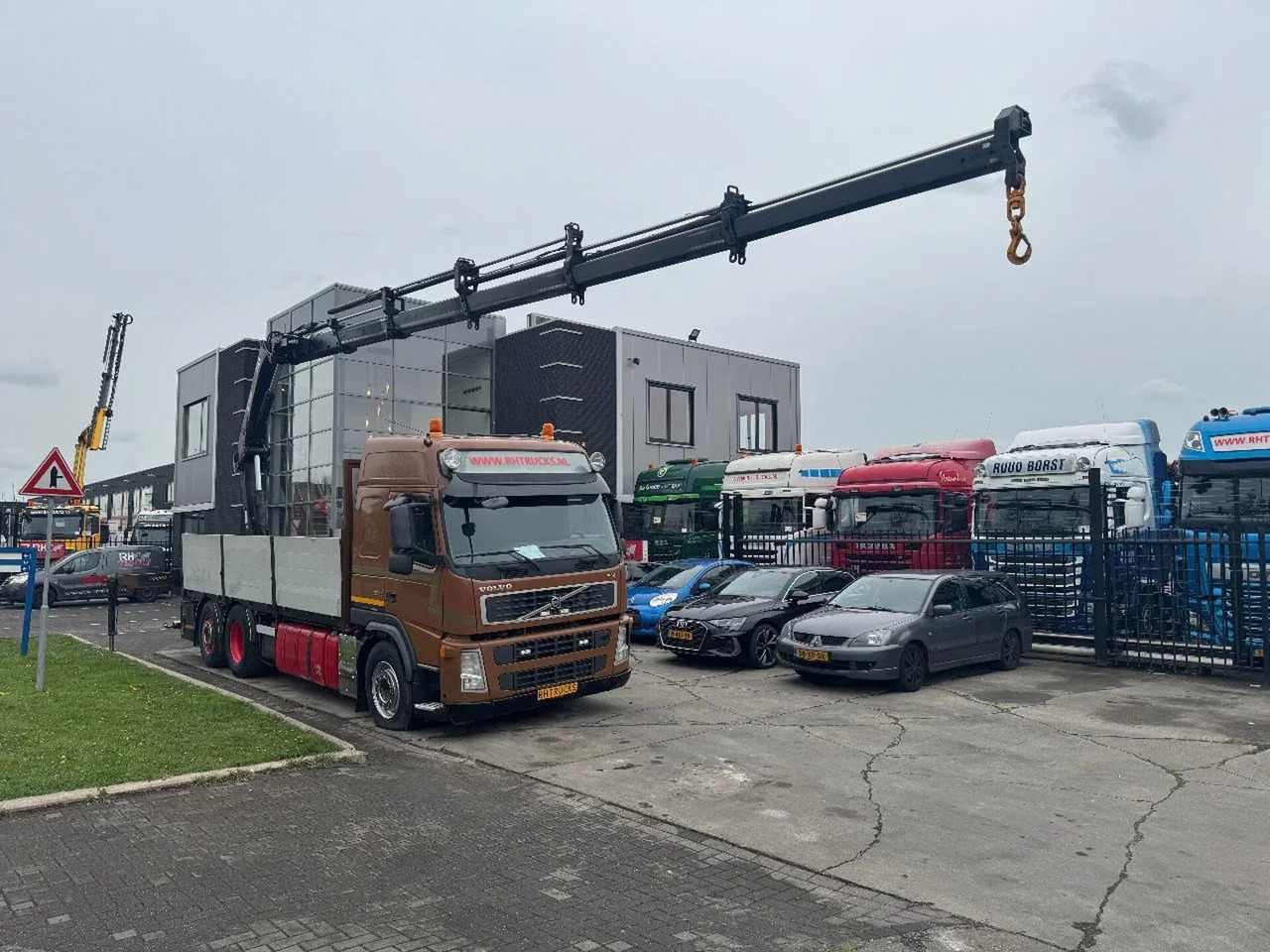 Volvo FM 500 6X2 EURO 5 HIAB 211 EP5 + REMOTE CONTROL - Автоманипулятор: фото 1 Volvo FM 500 6X2 EURO 5 HIAB 211 EP5 + REMOTE CONTROL - Автоманипулятор: фото 1