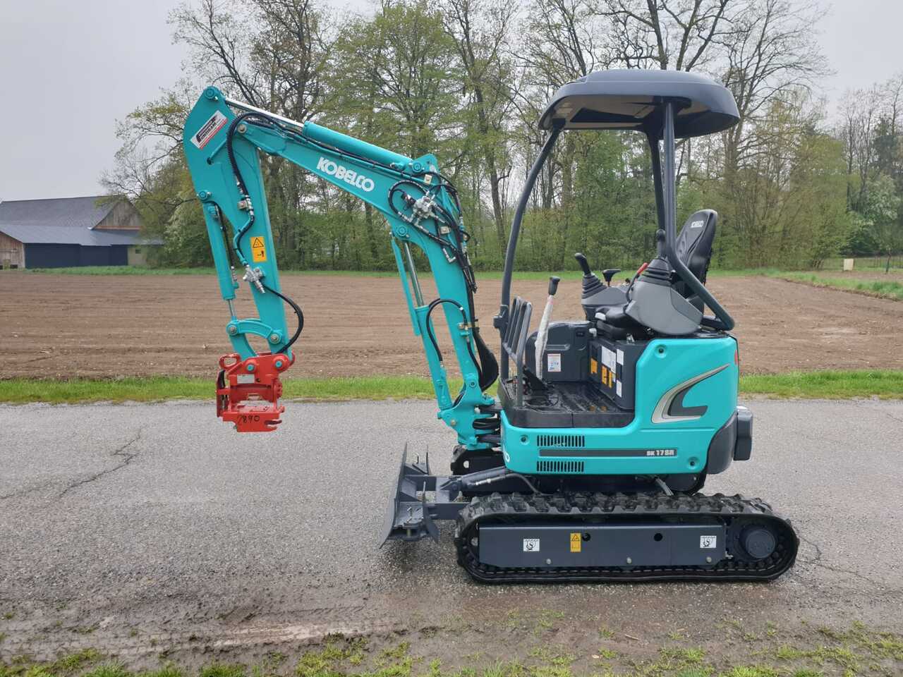 KOBELCO SK 17 SR-3E - Мини-экскаватор: фото 1 KOBELCO SK 17 SR-3E - Мини-экскаватор: фото 1