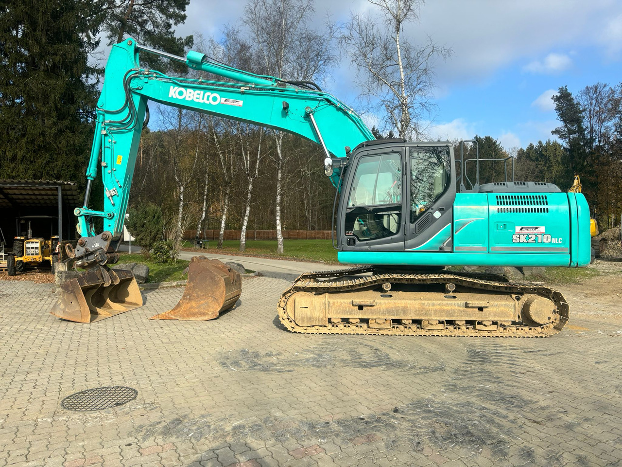 Kobelco SK 210 NLC-9 - Гусеничный экскаватор: фото 1 Kobelco SK 210 NLC-9 - Гусеничный экскаватор: фото 1