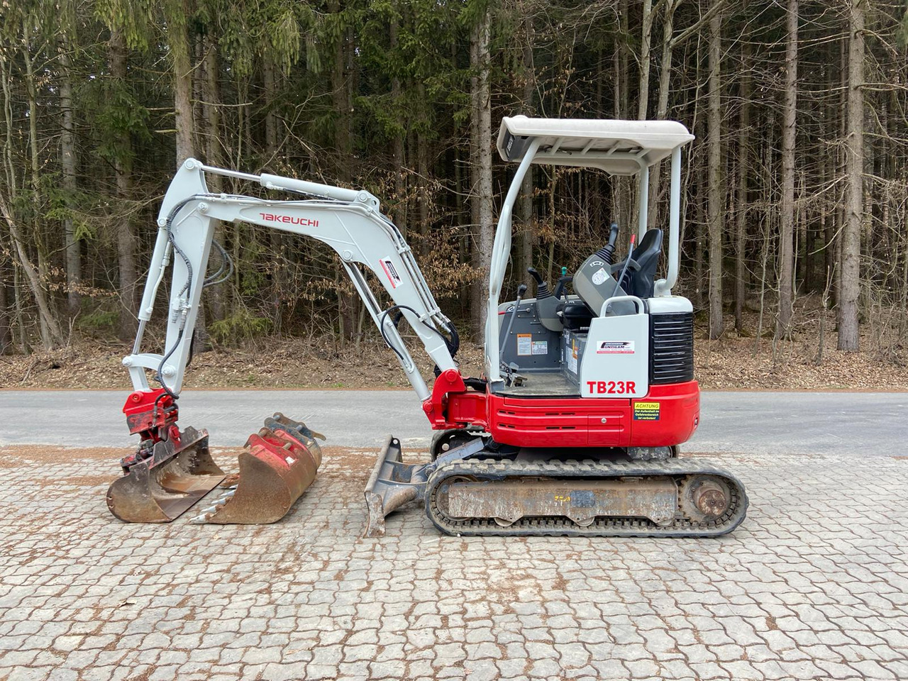 TAKEUCHI TB 23R - Мини-экскаватор: фото 1 TAKEUCHI TB 23R - Мини-экскаватор: фото 1