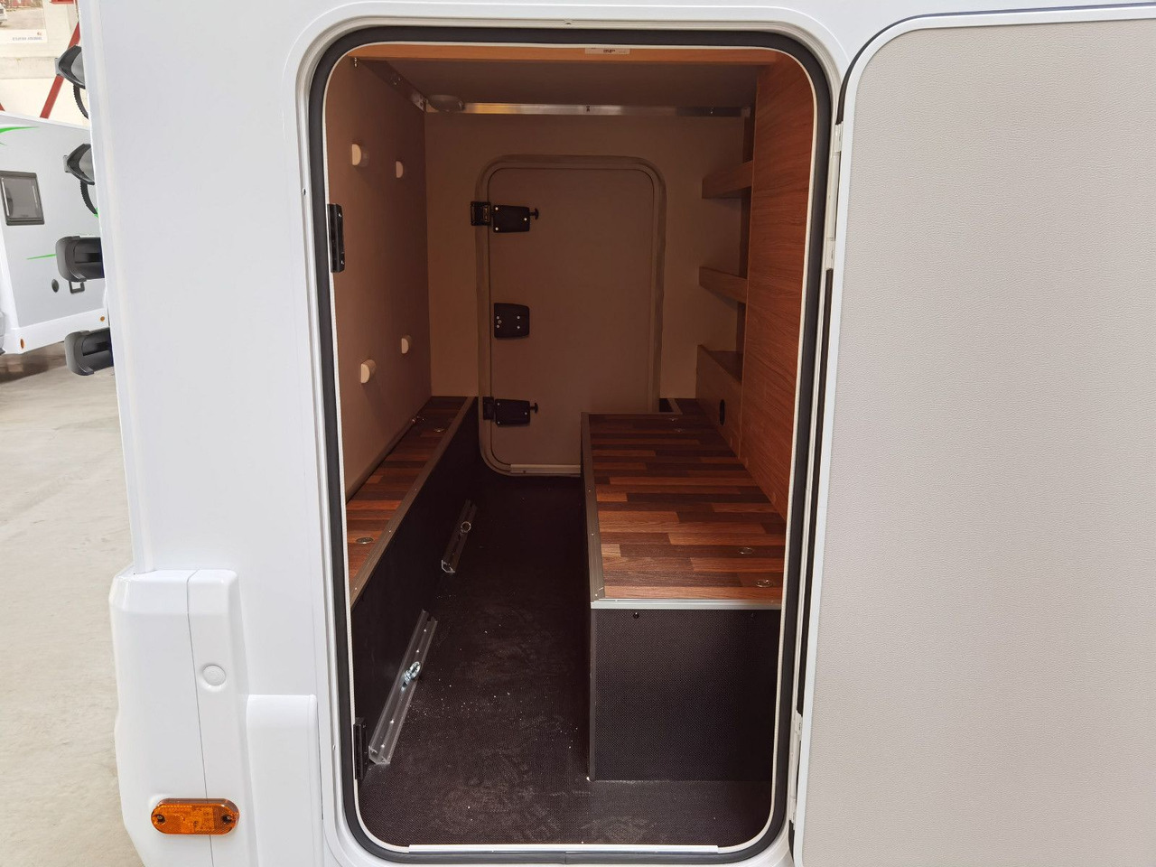 Альковный автодом Weinsberg CARAHOME 550 MG /- 2025 - / 140 PS / NUR 5.97M: фото 11