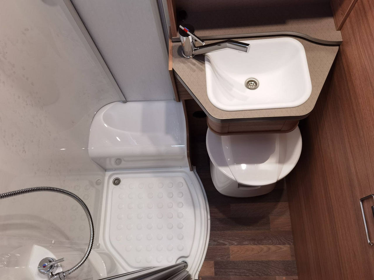 Альковный автодом Weinsberg CARAHOME 550 MG /- 2025 - / 140 PS / NUR 5.97M: фото 21