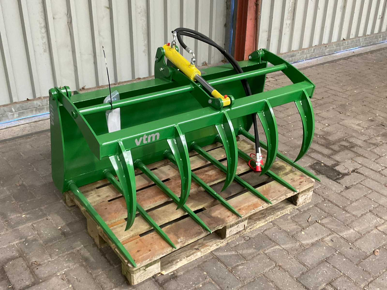 VTM GM1300 JD Compact - Фронтальный погрузчик для трактора: фото 3 VTM GM1300 JD Compact - Фронтальный погрузчик для трактора: фото 3