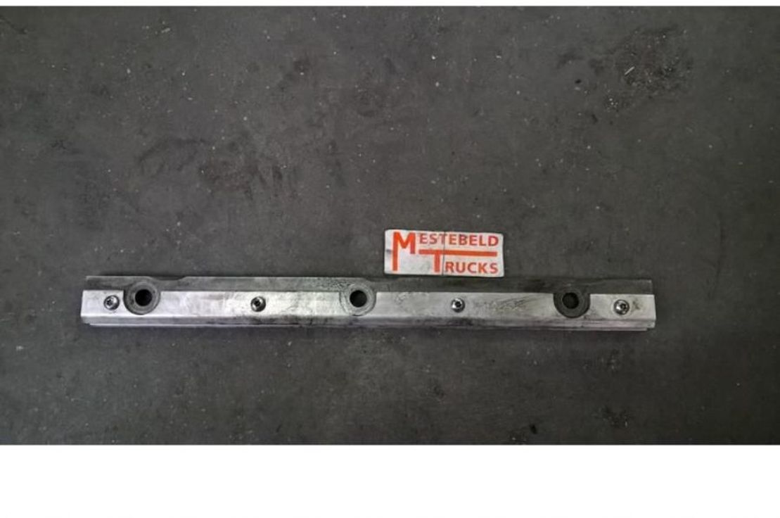 DAF Bevestigingsstrip PR228 - Двигатель и запчасти для Грузовиков: фото 1 DAF Bevestigingsstrip PR228 - Двигатель и запчасти для Грузовиков: фото 1