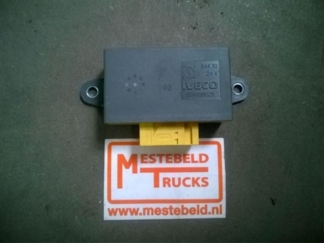 Iveco Regeleenheid spiegelverwarming - Электрическая система для Грузовиков: фото 1