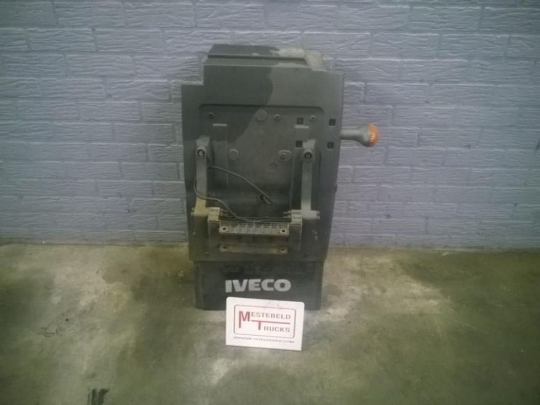 Iveco Spatbord met steun links - Крыло для Грузовиков: фото 1 Iveco Spatbord met steun links - Крыло для Грузовиков: фото 1