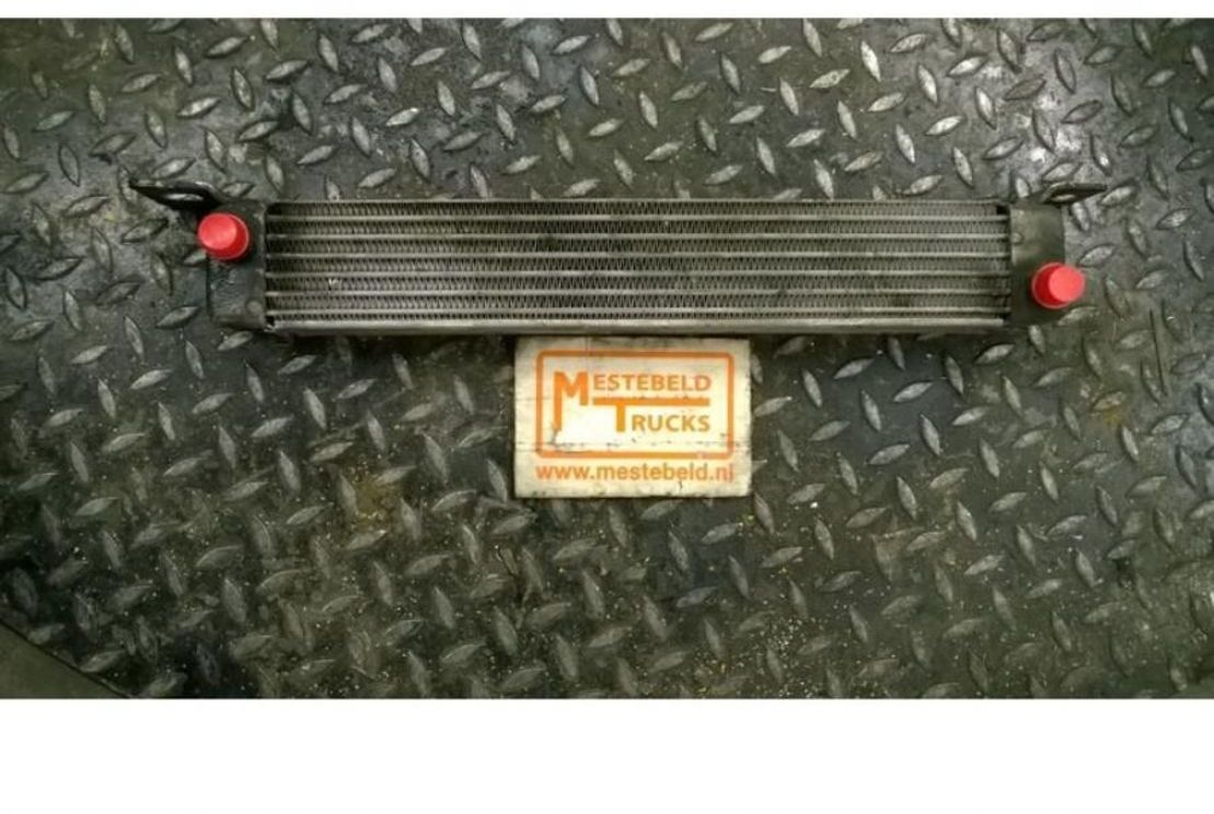 Mercedes Benz Motoroliekoeler Econic - Двигатель и запчасти для Грузовиков: фото 1 Mercedes Benz Motoroliekoeler Econic - Двигатель и запчасти для Грузовиков: фото 1