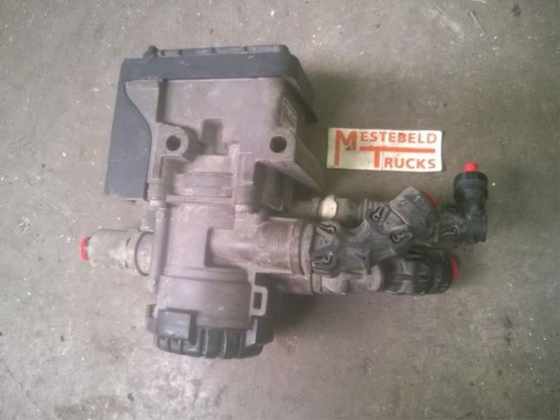 Volvo Voorasmodulator FL240 - Детали тормозной системы для Грузовиков: фото 1 Volvo Voorasmodulator FL240 - Детали тормозной системы для Грузовиков: фото 1