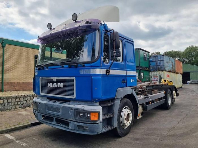 MAN 26.403 - Строительная техника: фото 1 MAN 26.403 - Строительная техника: фото 1