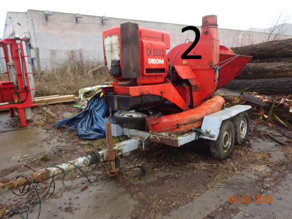 1 broyeur (acheté 26.000,00 €) Long.3m38 + 1m79 timon soit 5m20 au total/Larg. 1m88/Haut. 2m12 + la buse, moteur CH250LD, moteur HATZ - Деревообрабатывающий станок: фото 1