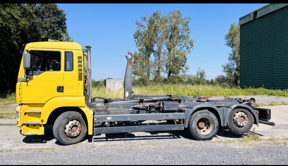 Camion MAN 6x2 Ampiroll - Крюковой мультилифт: фото 1 Camion MAN 6x2 Ampiroll - Крюковой мультилифт: фото 1