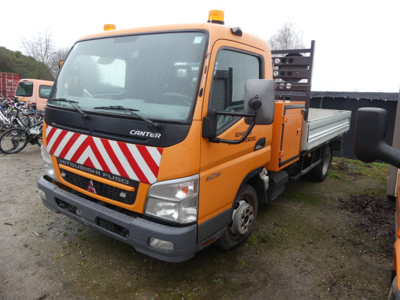 Camionnette utilitaire avec grue Mitsubishi Canter 3C15 - Грузовик бортовой/ Платформа, Автоманипулятор: фото 1