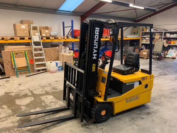 Chariot élévateur frontal 3 roues Hyundai 15 T - Электропогрузчик: фото 1