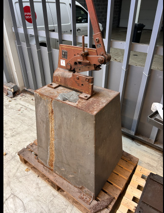 Cisaille Peddinghaus 4R/8 - Металлообрабатывающий станок: фото 1 Cisaille Peddinghaus 4R/8 - Металлообрабатывающий станок: фото 1