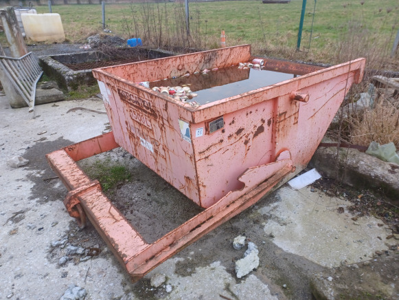 Benne basculante Secatol 1500l - Навесное оборудование для Строительной техники: фото 1 Benne basculante Secatol 1500l - Навесное оборудование для Строительной техники: фото 1