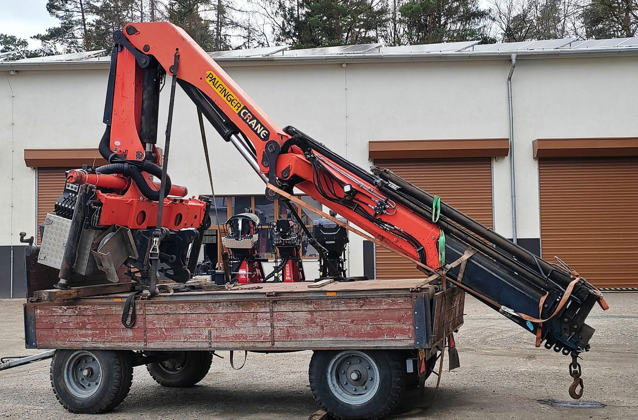 PALFINGER PK 23002 C crane with remote control, Ladekran mit Funk und Zubehör - Кран-манипулятор: фото 1 PALFINGER PK 23002 C crane with remote control, Ladekran mit Funk und Zubehör - Кран-манипулятор: фото 1