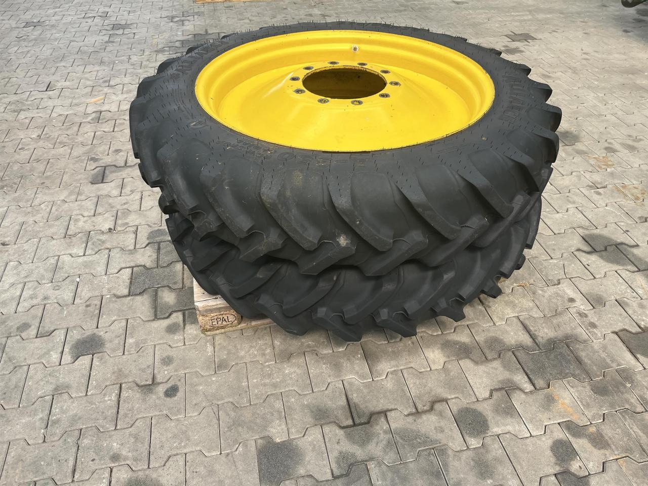 BKT 270/95R36 BKT - Шина для Сельскохозяйственной техники: фото 1 BKT 270/95R36 BKT - Шина для Сельскохозяйственной техники: фото 1