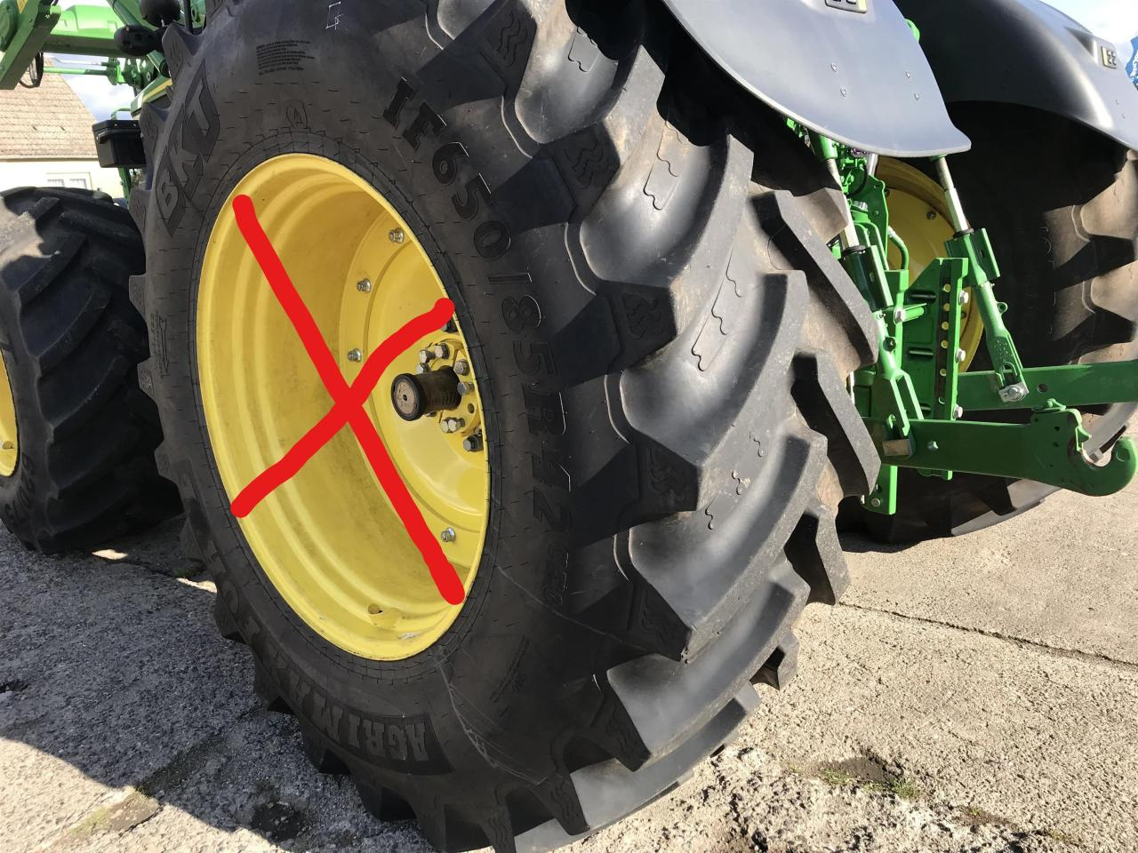BKT 650/85R42 IF - Шина для Сельскохозяйственной техники: фото 1 BKT 650/85R42 IF - Шина для Сельскохозяйственной техники: фото 1