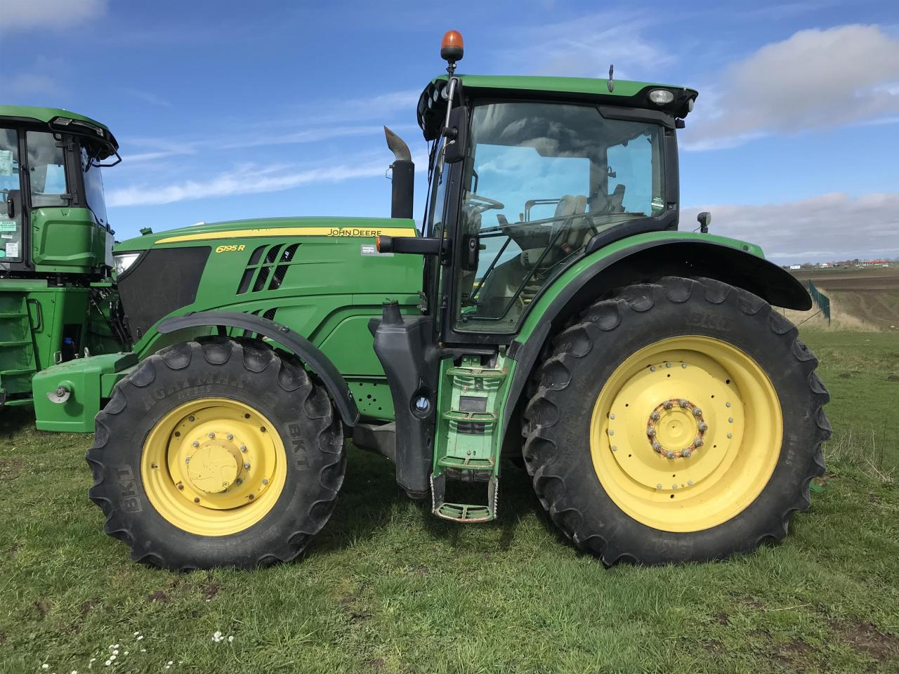 John Deere 6195R - Трактор: фото 1 John Deere 6195R - Трактор: фото 1