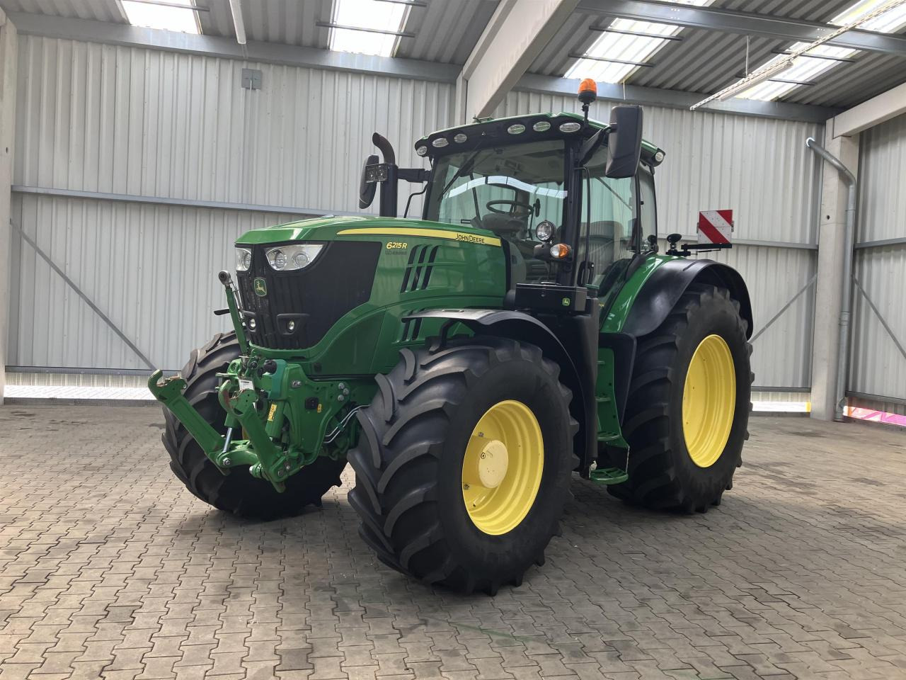 John Deere 6215R - Трактор: фото 1