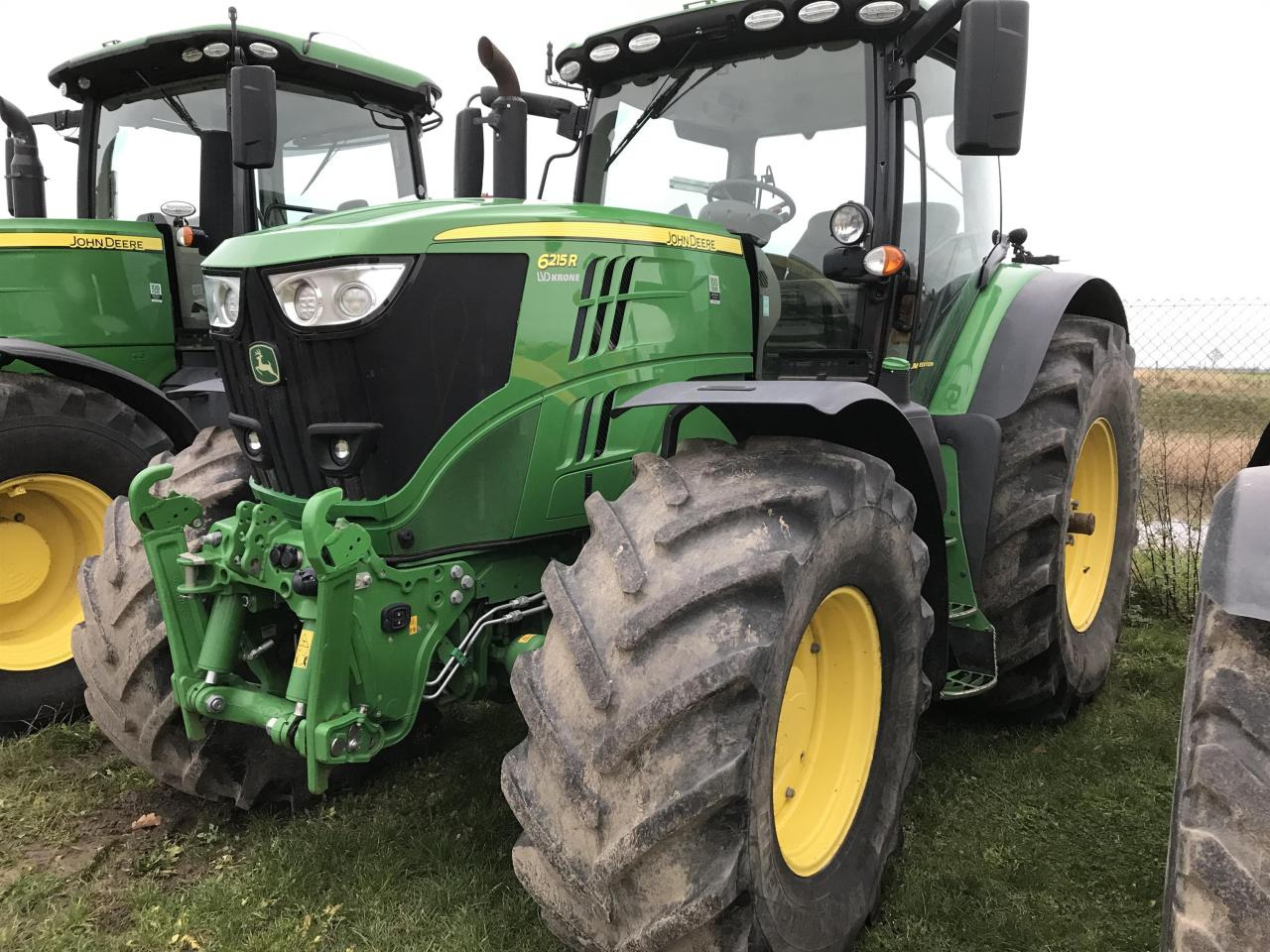 John Deere 6215R - Трактор: фото 1