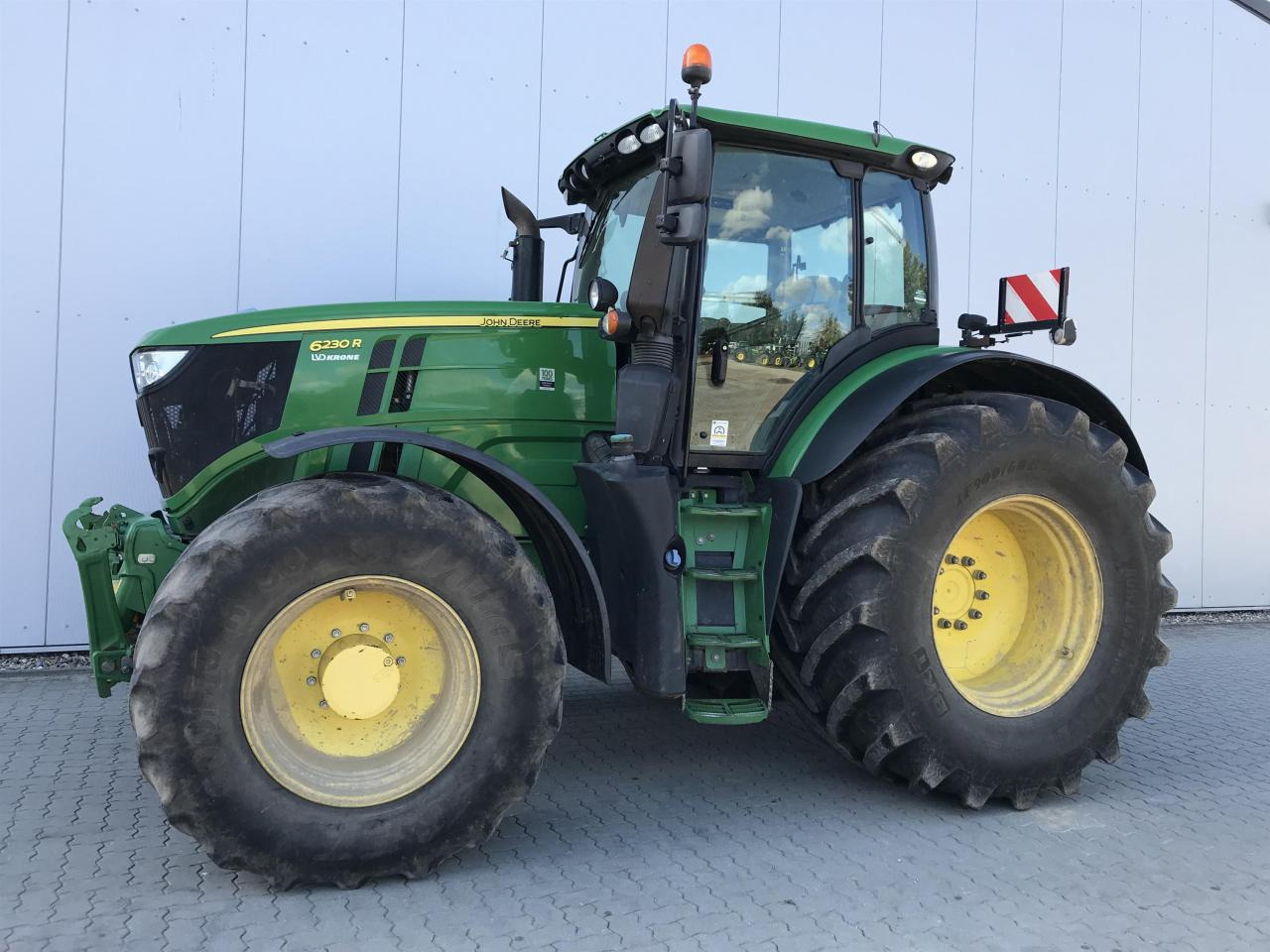 John Deere 6230R - Трактор: фото 1
