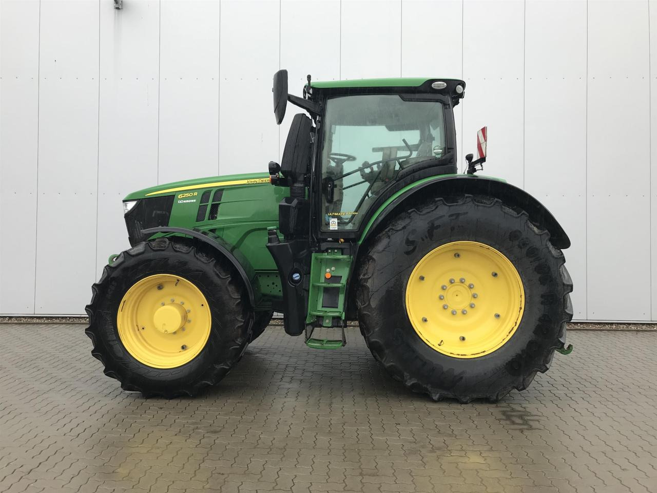 John Deere 6250R - Трактор: фото 1 John Deere 6250R - Трактор: фото 1