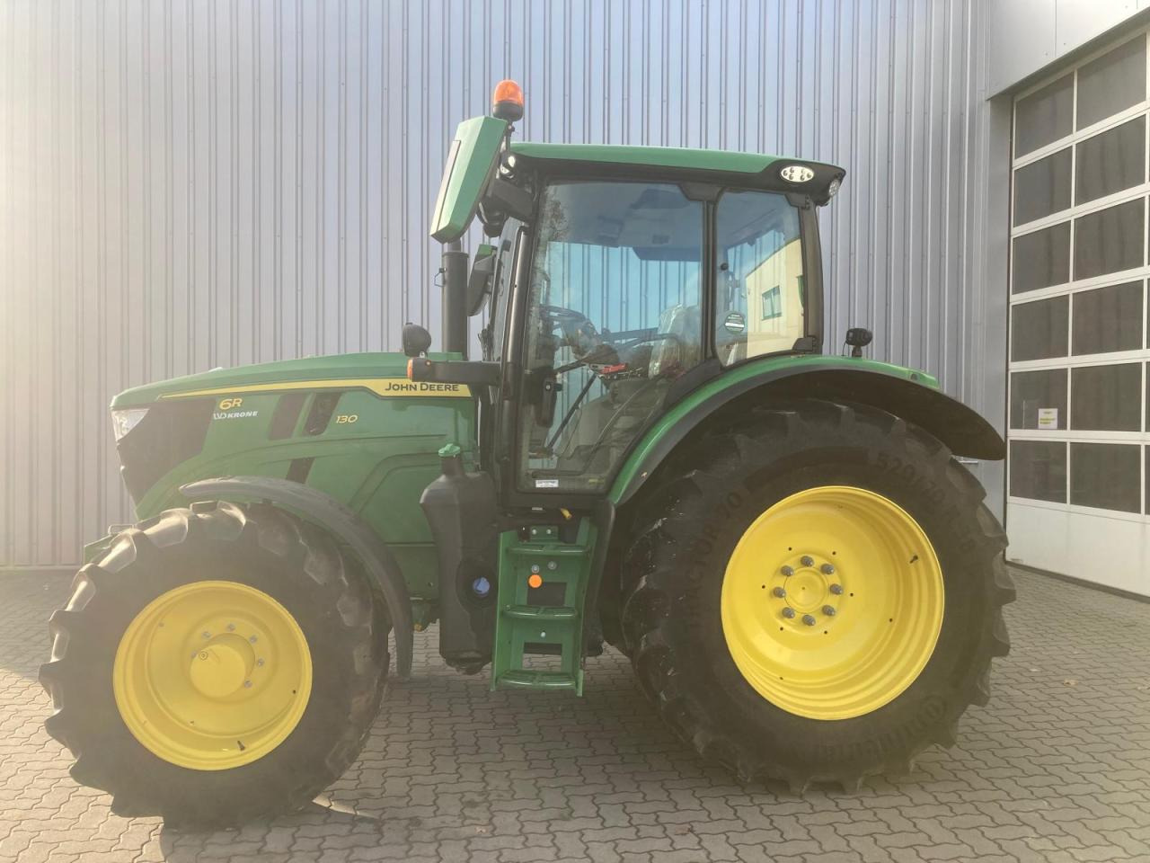 John Deere 6R 130 - Трактор: фото 1 John Deere 6R 130 - Трактор: фото 1