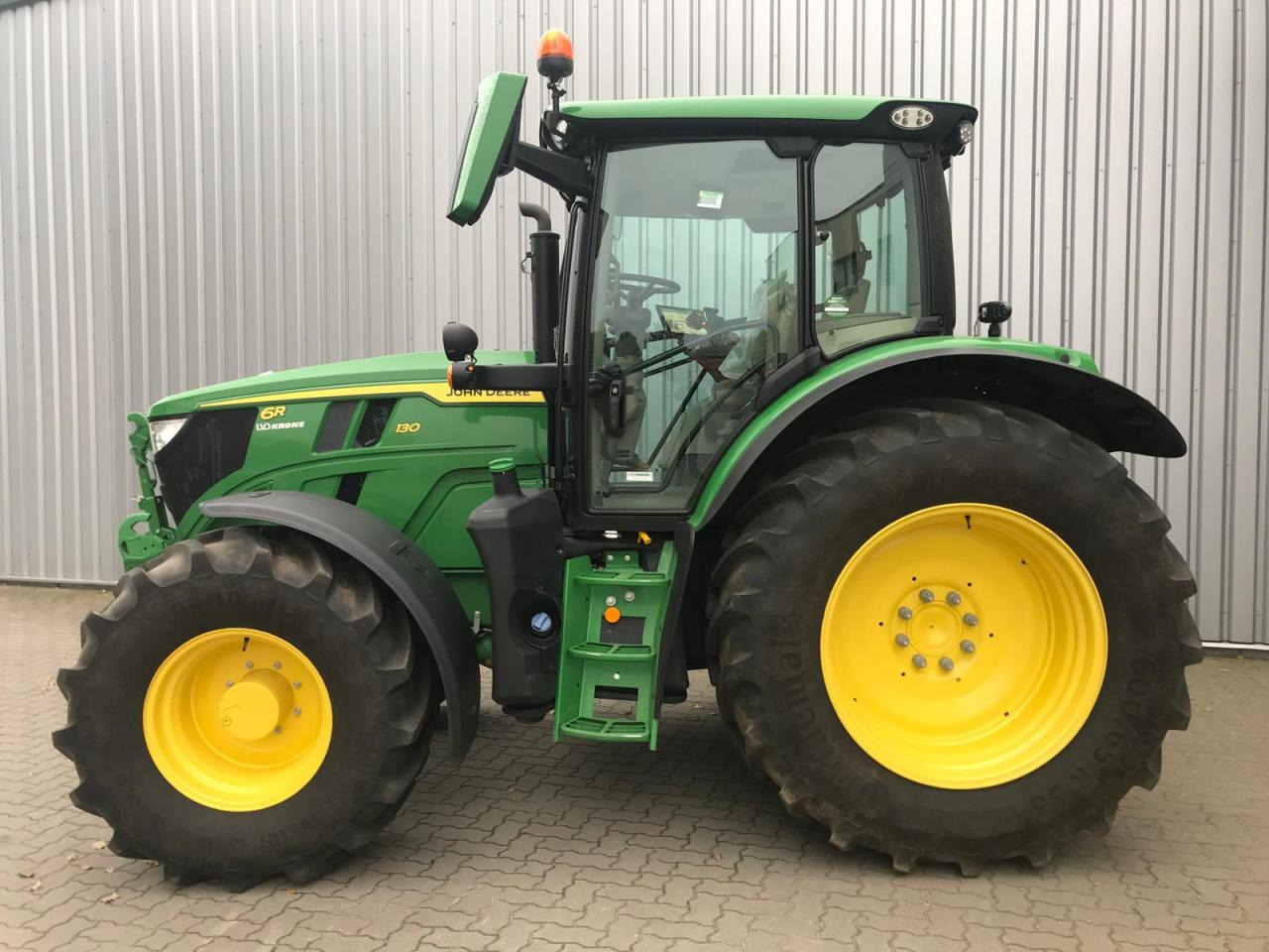 John Deere 6R 130 - Трактор: фото 1 John Deere 6R 130 - Трактор: фото 1