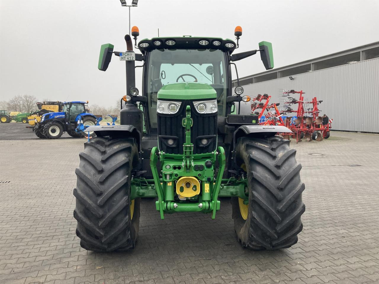 John Deere 6R 215 - Трактор: фото 1 John Deere 6R 215 - Трактор: фото 1