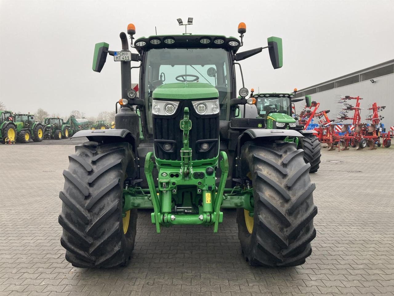 John Deere 6R 215 - Трактор: фото 1 John Deere 6R 215 - Трактор: фото 1