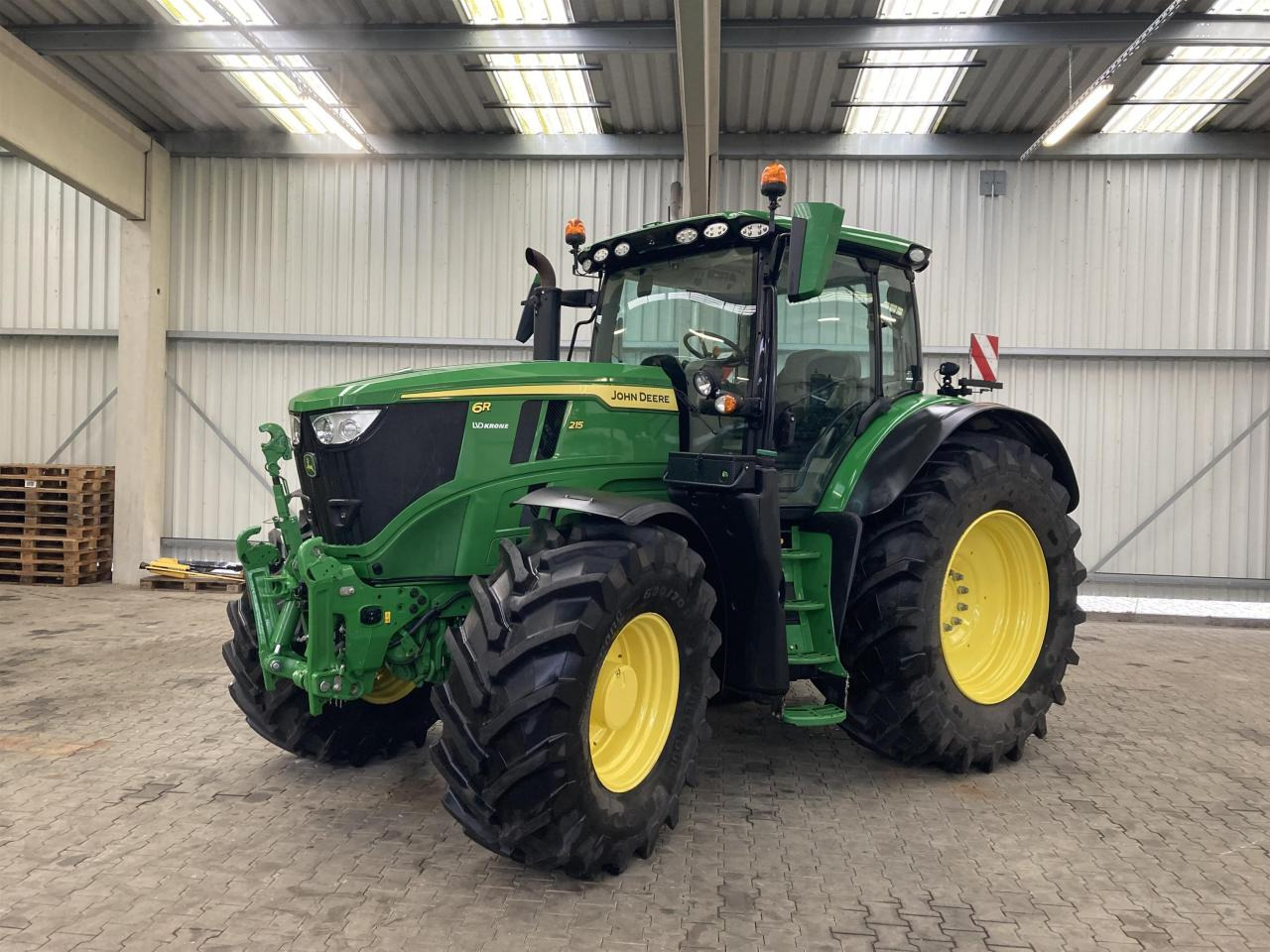 John Deere 6R 215 - Трактор: фото 1 John Deere 6R 215 - Трактор: фото 1