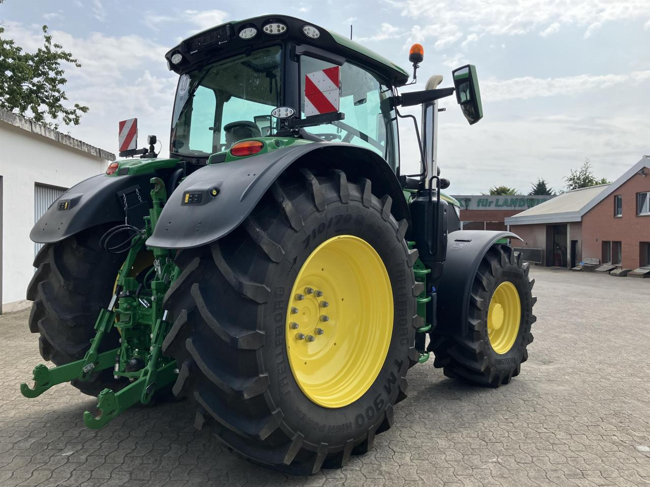 John Deere 6R 215 - Трактор: фото 3 John Deere 6R 215 - Трактор: фото 3