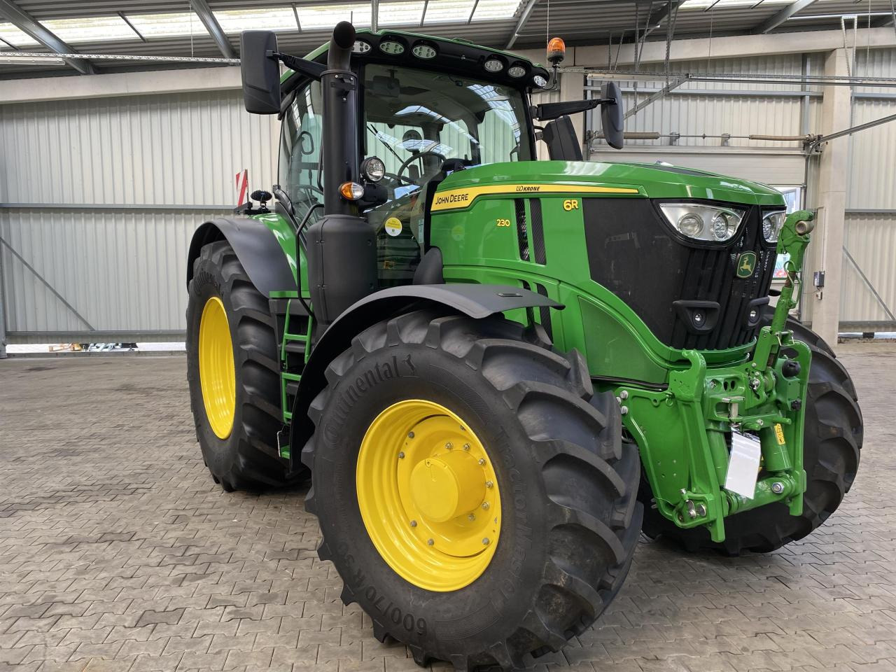 John Deere 6R 230 - Трактор: фото 2 John Deere 6R 230 - Трактор: фото 2