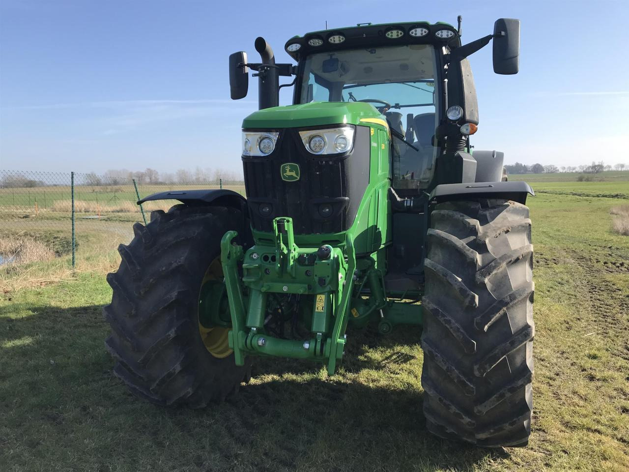 John Deere 6R 230 - Трактор: фото 3 John Deere 6R 230 - Трактор: фото 3