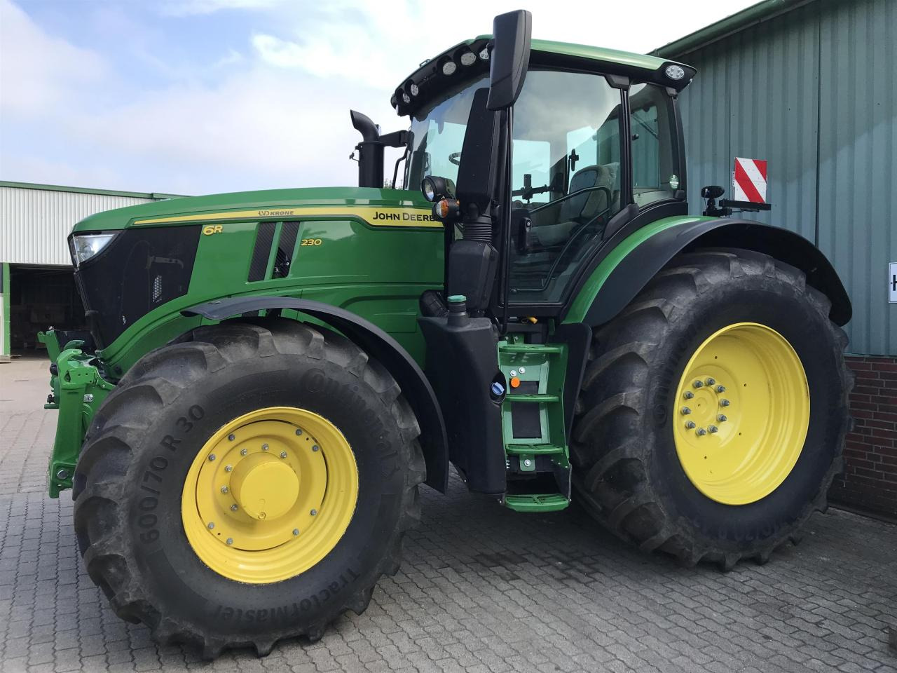 John Deere 6R 230 - Трактор: фото 1 John Deere 6R 230 - Трактор: фото 1