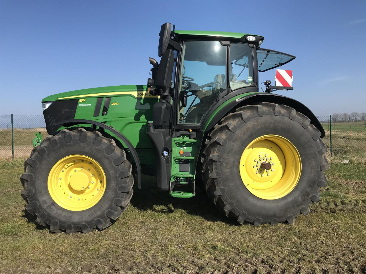 John Deere 6R 230 - Трактор: фото 1 John Deere 6R 230 - Трактор: фото 1