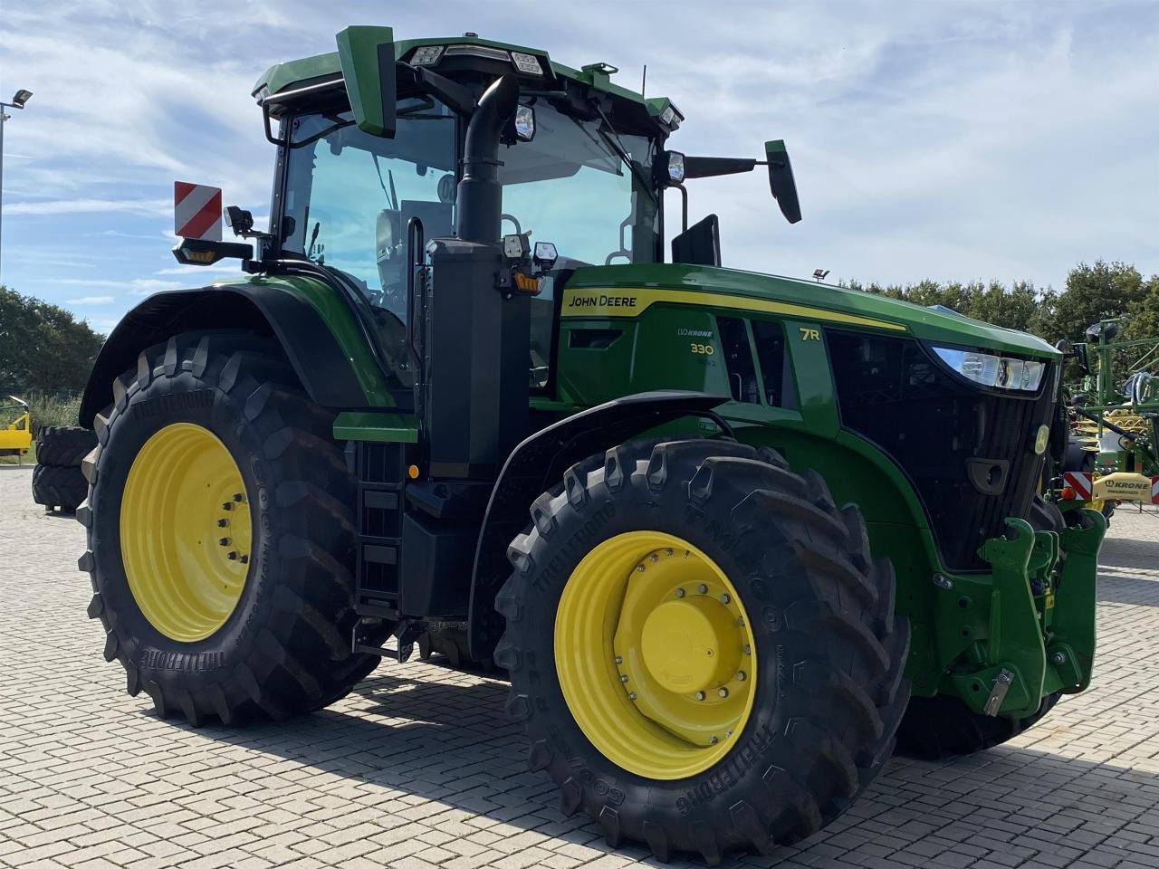 John Deere 7R 330 - Трактор: фото 1 John Deere 7R 330 - Трактор: фото 1