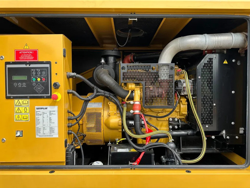Caterpillar DE110E2 110 kVA Silent generatorset as New ! 121 hours XXL tank - Электрогенератор: фото 2 Caterpillar DE110E2 110 kVA Silent generatorset as New ! 121 hours XXL tank - Электрогенератор: фото 2