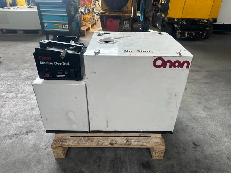 Kubota D1005 Onan 6.5 kVA Silent Marine generatorset - Электрогенератор: фото 1 Kubota D1005 Onan 6.5 kVA Silent Marine generatorset - Электрогенератор: фото 1