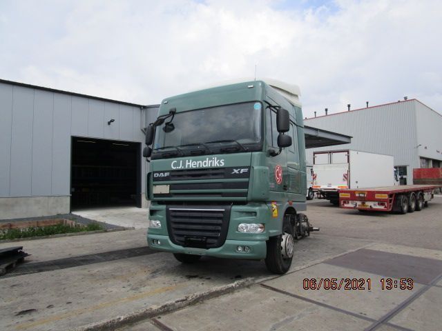 DAF XF 105 SPACE CABINE XF 105 EURO 5 - Кабина и интерьер: фото 1 DAF XF 105 SPACE CABINE XF 105 EURO 5 - Кабина и интерьер: фото 1