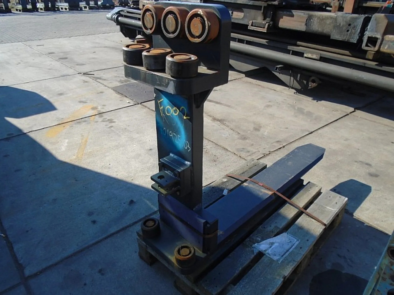 FORK - Single Fitted with Rolls Kissing 16000kg@600mm 1600x230x65mm - Вилы: фото 1 FORK - Single Fitted with Rolls Kissing 16000kg@600mm 1600x230x65mm - Вилы: фото 1