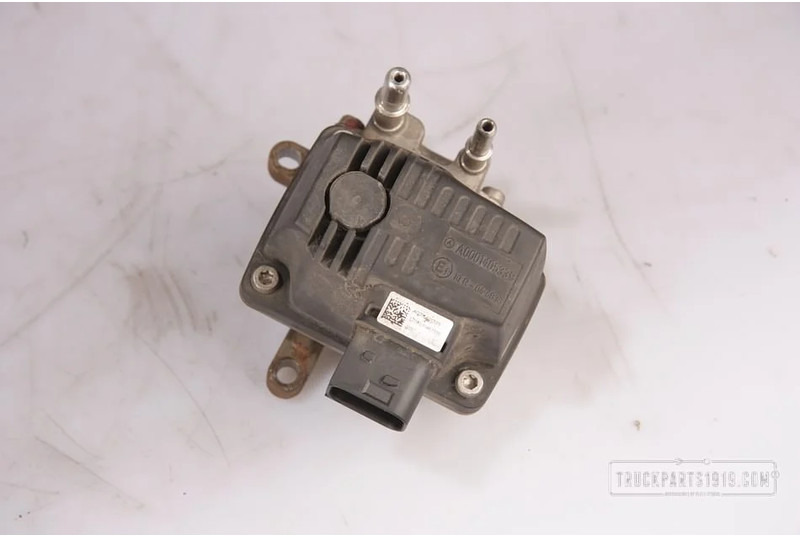 Mercedes-Benz Fuel System Dispenser - Топливный насос для Грузовиков: фото 1