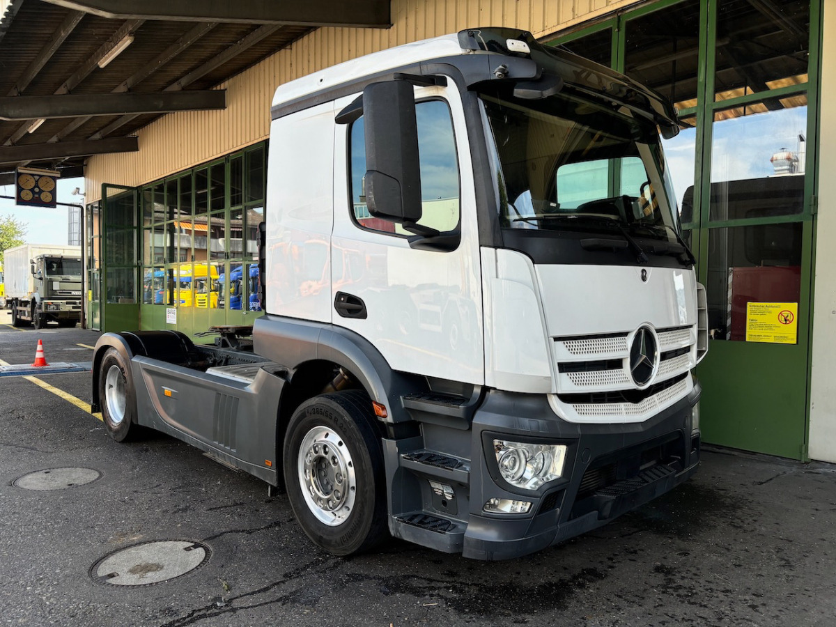 MERCEDES Actros 1843 ADR Gefahrengut - Тягач: фото 1 MERCEDES Actros 1843 ADR Gefahrengut - Тягач: фото 1