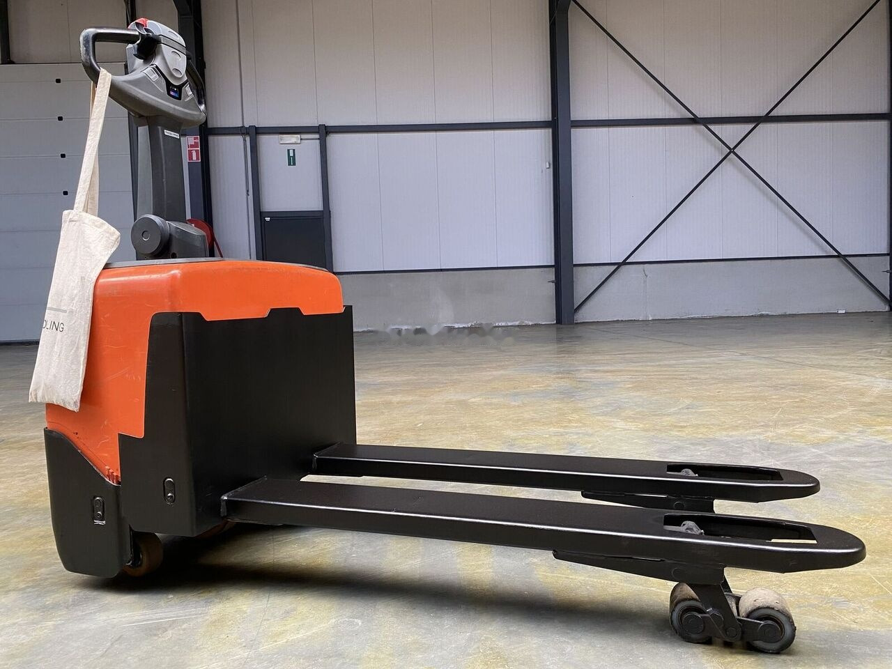 Toyota LWE130 - Тележка: фото 1